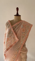 Pallu falling over the shoulder, beautiful ek and do taar chikankari on border and palla