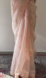 Close look at the beautiful ek and do taar chikankari on border and palla