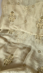 Hem and border of the beige dupatta