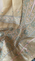 Hem and border of the beige dupatta
