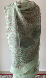 Motif detail on the green saree pallu