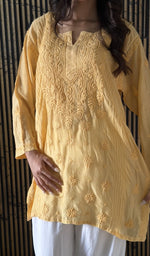 Yellow muslin, up close