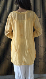 Close view of the muslin and the chikankari