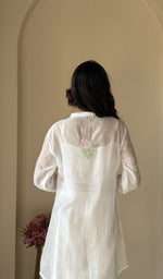 Close view of the mul chanderi and the chikankari