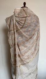 Saree on the mannequin, three quarter view