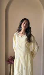 Yellow kurti, another angle