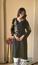 Black kurti, another angle