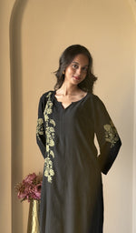 Chikankari work up close