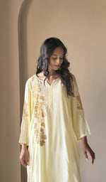 Yellow kurti, another angle