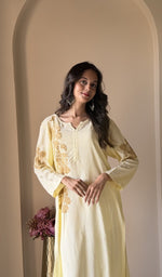 Yellow kurti, close view
