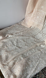 Close look at the fine do taar and teen taar front jaal chikankari