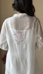 White short kurti on the model, second look