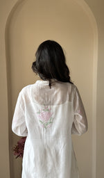 Close view of the mul chanderi and the chikankari