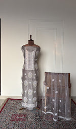 Mauve organza silk set on the mannequin with its dupatta