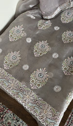 Mauve organza silk kurta, close view of the embroidery