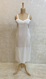 将图像加载到图库查看器中， 白色麻布棉长衬裙- NC041