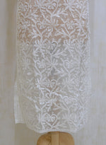 将图像加载到图库查看器中， Women&#39;s Lakhnavi Handcrafted White Organza Chikankari Kurti - NC042659
