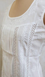 将图像加载到图库查看器中， Women&#39;s Lucknowi Handcrafted White Cotton Chikankari Top - NC051151