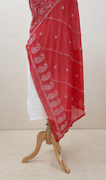 将图像加载到图库查看器中， Lucknowi 手工制作的红色人造乔其纱 Chikankari Dupatta - NC046415