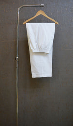 将图像加载到图库查看器中， 白色棉质裤型 Payjama- NC02